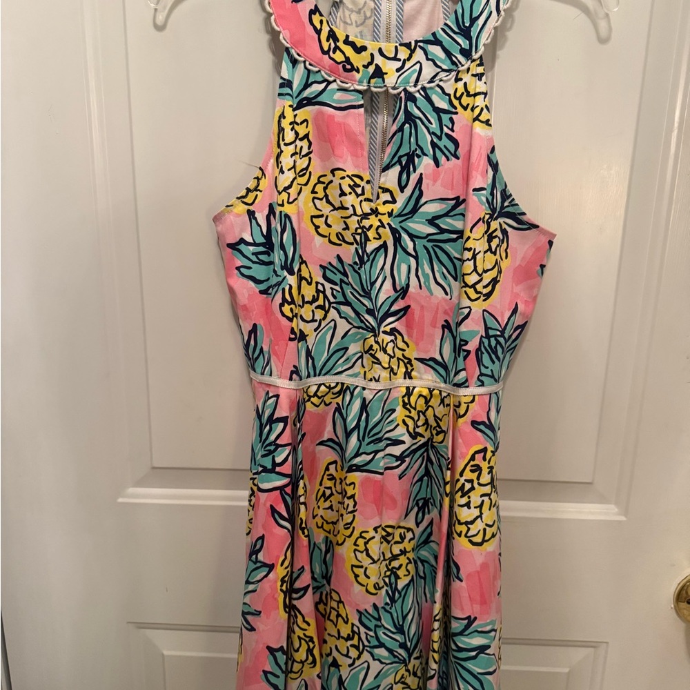 Draper James 6 Dress Keyhole-Neck Pineapple Print Stretch
Cotton Fit & Flare
EUC